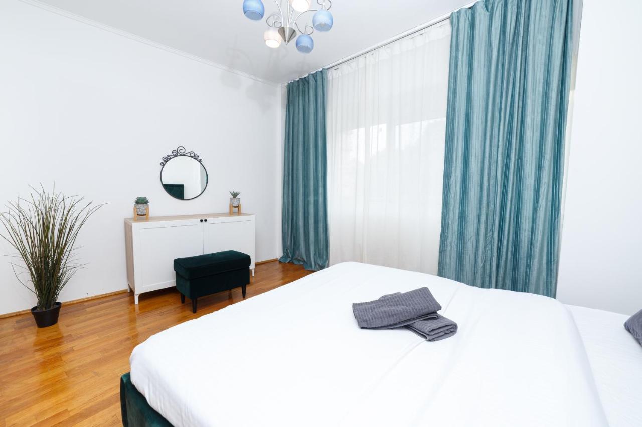 Color Apartments Unirii 14 Blv Bucarest Esterno foto